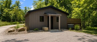 Romantic Woodside Cabin | Hot Tub & Fire Pit