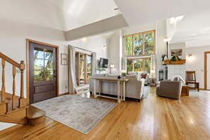 Smart TV, fireplace, video games, foosball - 5BR Galena Retreat w/ Hot Tub & Game Room (Galena)