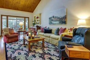 Smart TV, fireplace, video games, books