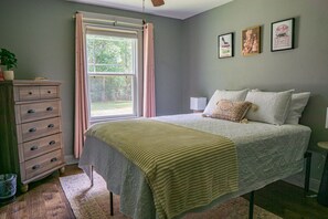 3 soverom, strykejern/-brett, reiseseng for barn og wi-fi (inkludert)