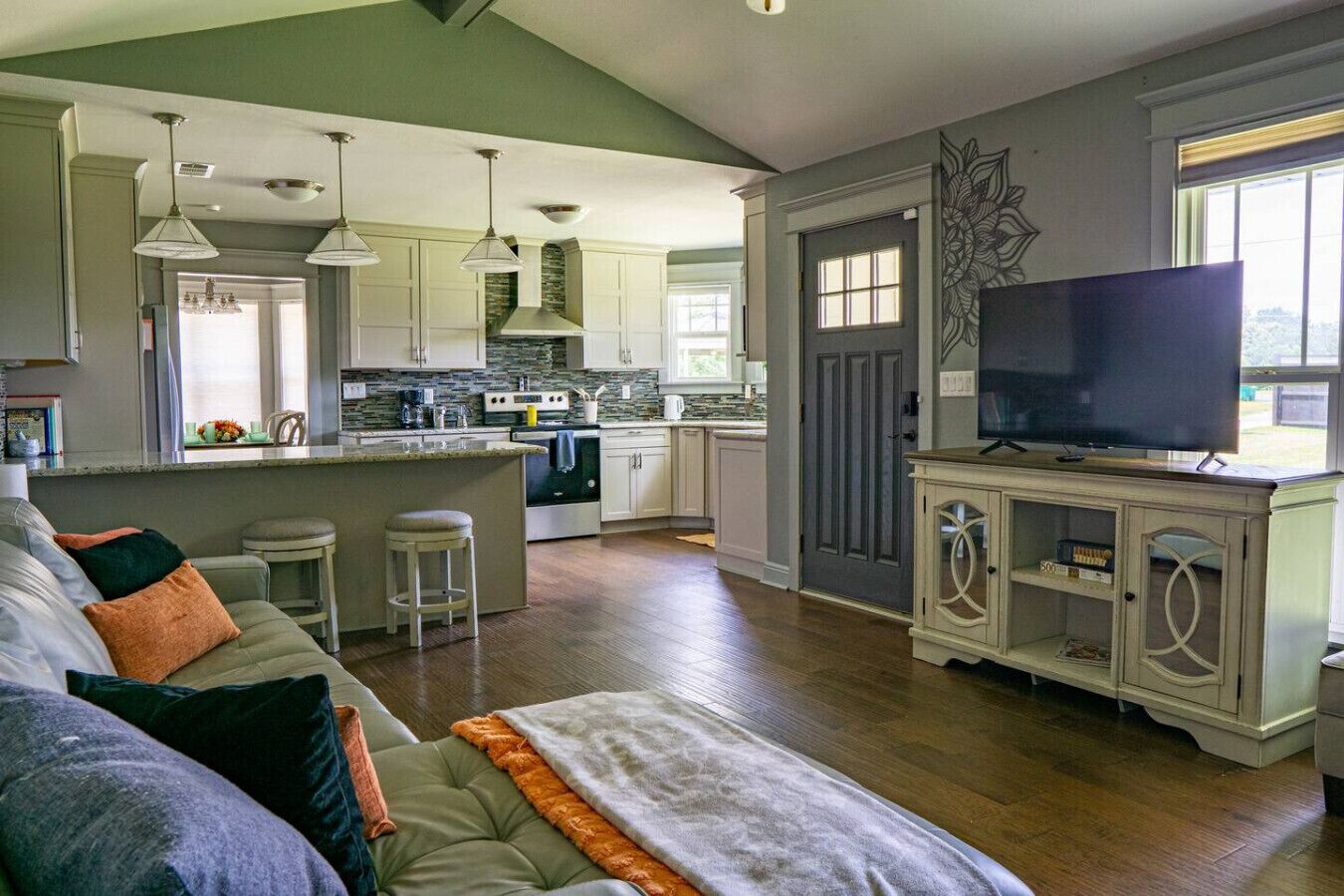 Smart-TV, Kamin, Bücher