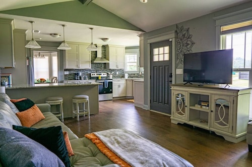 3BR Country Retreat • Pool, Gazebo & Play