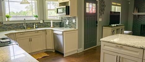 Frigorífic, microones, forn i placa de cuina