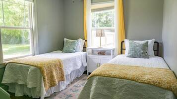 3 bedrooms, iron/ironing board, travel cot, free WiFi