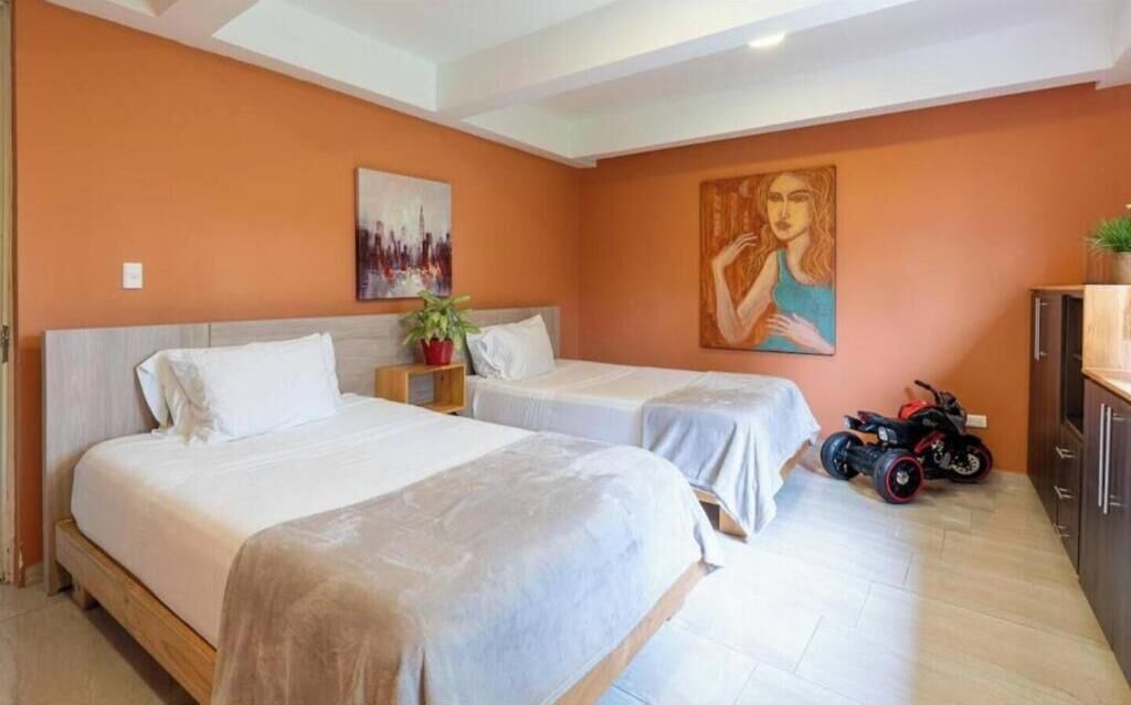 9 bedrooms, WiFi, bed sheets