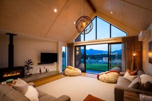 Télévision, cheminée