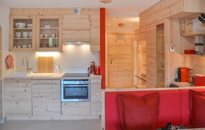 Fridge, stovetop, dishwasher, coffee/tea maker