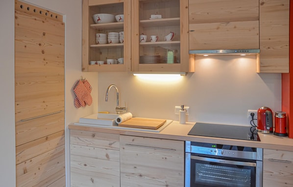 Fridge, stovetop, dishwasher, coffee/tea maker