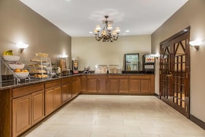 Free daily continental breakfast