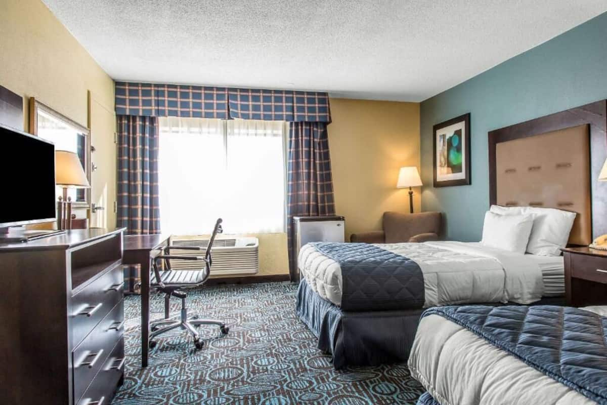 Desk, blackout curtains, iron/ironing board, free WiFi