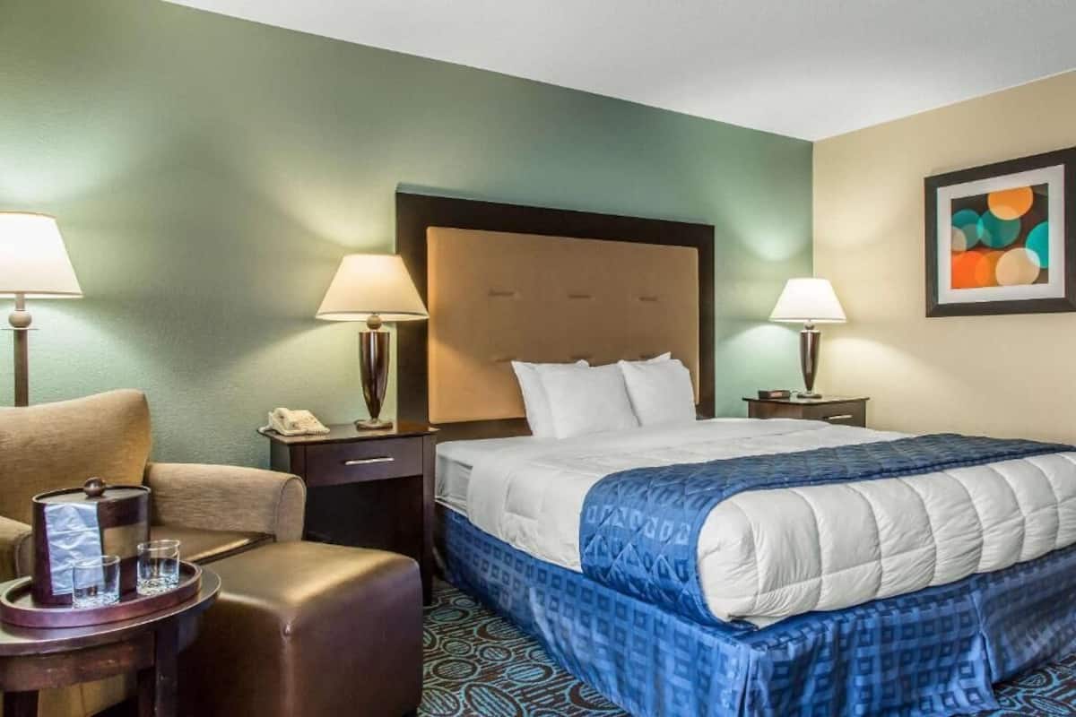 Desk, blackout curtains, iron/ironing board, free WiFi