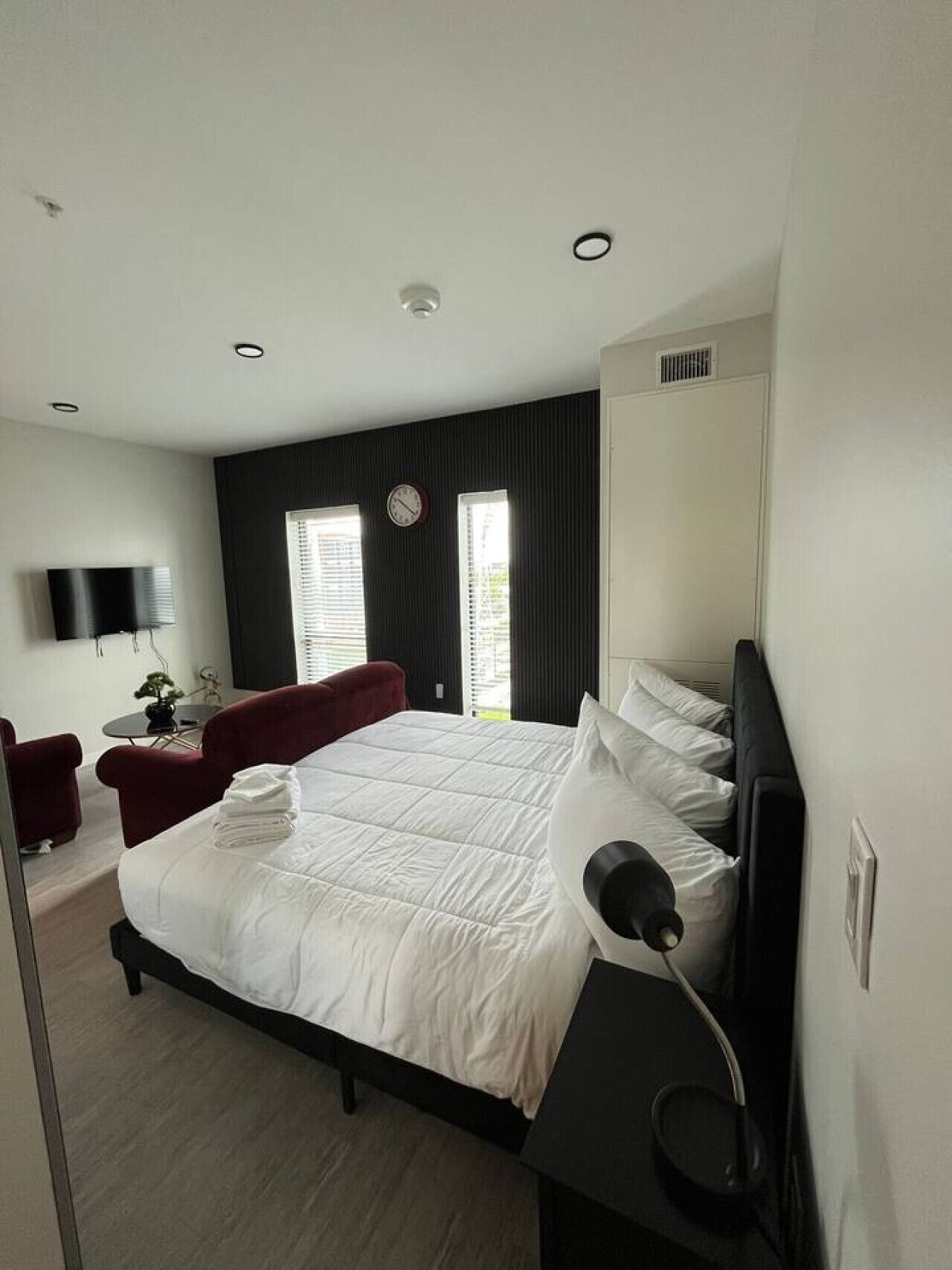 1 slaapkamer, een strijkplank/strijkijzer, wifi