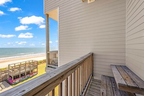 Property grounds - Casa Dora - Pool, Games, & Beachfront Fun! (Bolivar Peninsula)