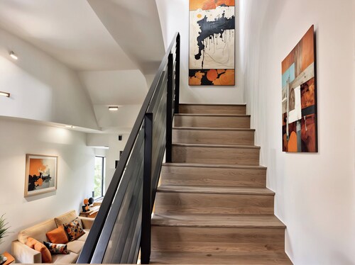 Modern Elegant 3BR Townhouse with Views in Gated Community – Free Parking