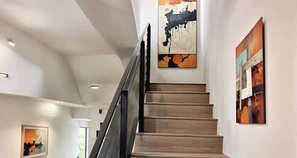 Modern Elegant 3BR Townhouse with Views in Gated Community – Free Parking