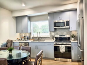 Fridge, microwave, oven, stovetop - Modern Elegant 3BR Townhouse with Views in Gated Community – Free Parking (Los Angeles)