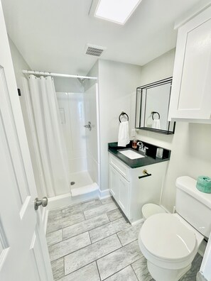 Towels, soap, shampoo, toilet paper