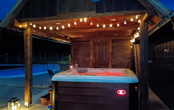 Bain à remous extérieur