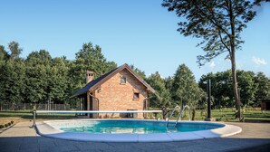 A brick house with a swimming pool in front. - Stunning home in Slatinski Drenovac (Slatinski Drenovac)