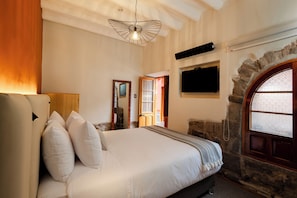 In-room safe, desk, free WiFi -  Sonqori Boutique Hotel (Cusco)