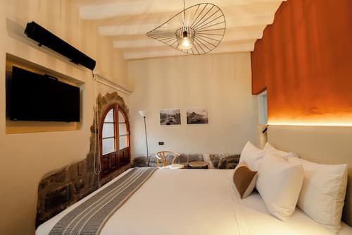 Cofres nos quartos, escrivaninha, Wi-Fi de cortesia