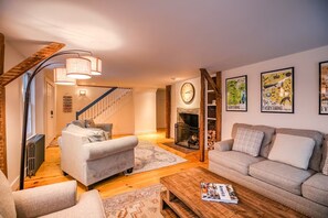 TV, fireplace
