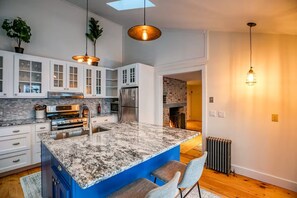 Micro-ondes, four, plaque de cuisson, lave-vaisselle