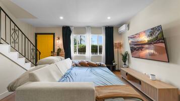 2 bedrooms, desk, iron/ironing board, travel crib