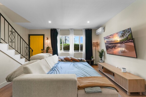 2 bedrooms, desk, iron/ironing board, travel cot