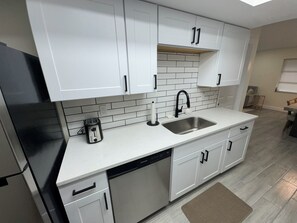 電子レンジ、オーブン、コンロ、食器洗い機