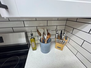 Microondas, horno, parrilla de estufa y lavavajillas