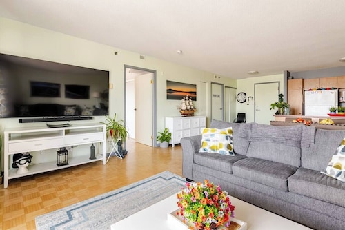 Chic 1-bedroom apartment with fitness room and AC in serene Kirkland