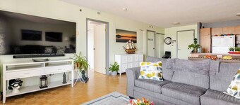 Chic 1-bedroom apartment with fitness room and AC in serene Kirkland