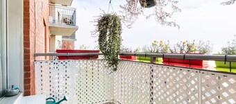 Chic 1-bedroom apartment with fitness room and AC in serene Kirkland