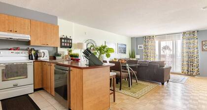 Chic 1-bedroom apartment with fitness room and AC in serene Kirkland