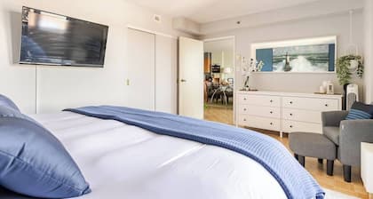Chic 1-bedroom apartment with fitness room and AC in serene Kirkland