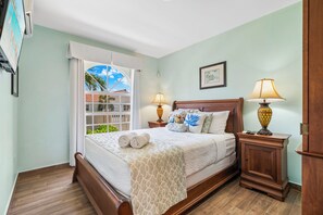 3 slaapkamers, een kluis op de kamer, een bureau