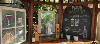 Soothing 2-bedroom house with AC in SE Portland.