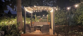 Soothing 2-bedroom house with AC in SE Portland.