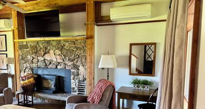 Scenic Cabin Escape- Steps to Goldbug Trailhead