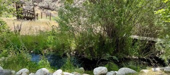 Scenic Cabin Escape- Steps to Goldbug Trailhead