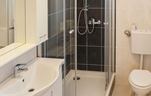 Shower - Cozy home in Maslenica (Maslenica)