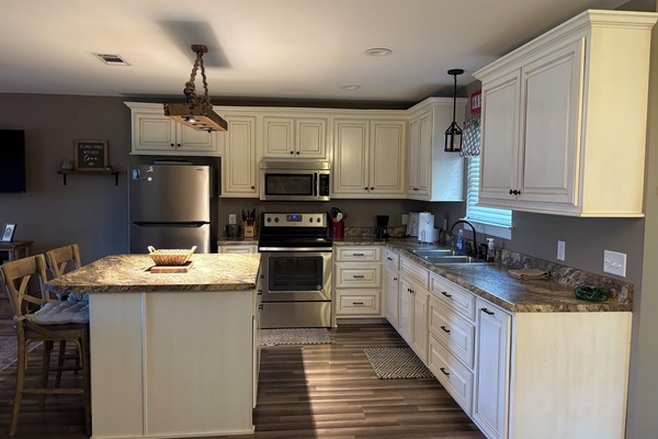 Four à micro-ondes, un four, surface de cuisson