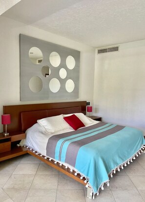 2 bedrooms, iron/ironing board, internet, bed sheets - Beautiful apartment in luxury condominium in Puerto Vallarta marina (Puerto Vallarta)