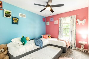 5 bedrooms, desk, iron/ironing board, travel crib