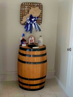 Interior - The Hidden Jewel is a cozy farmhouse in charming Bardstown with AC. (Bardstown)