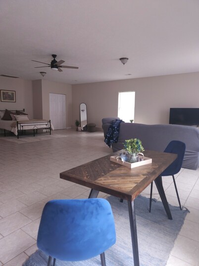 The Hidden Jewel is a cozy farmhouse in charming Bardstown with AC.