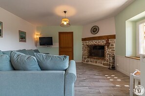 Télévision, cheminée