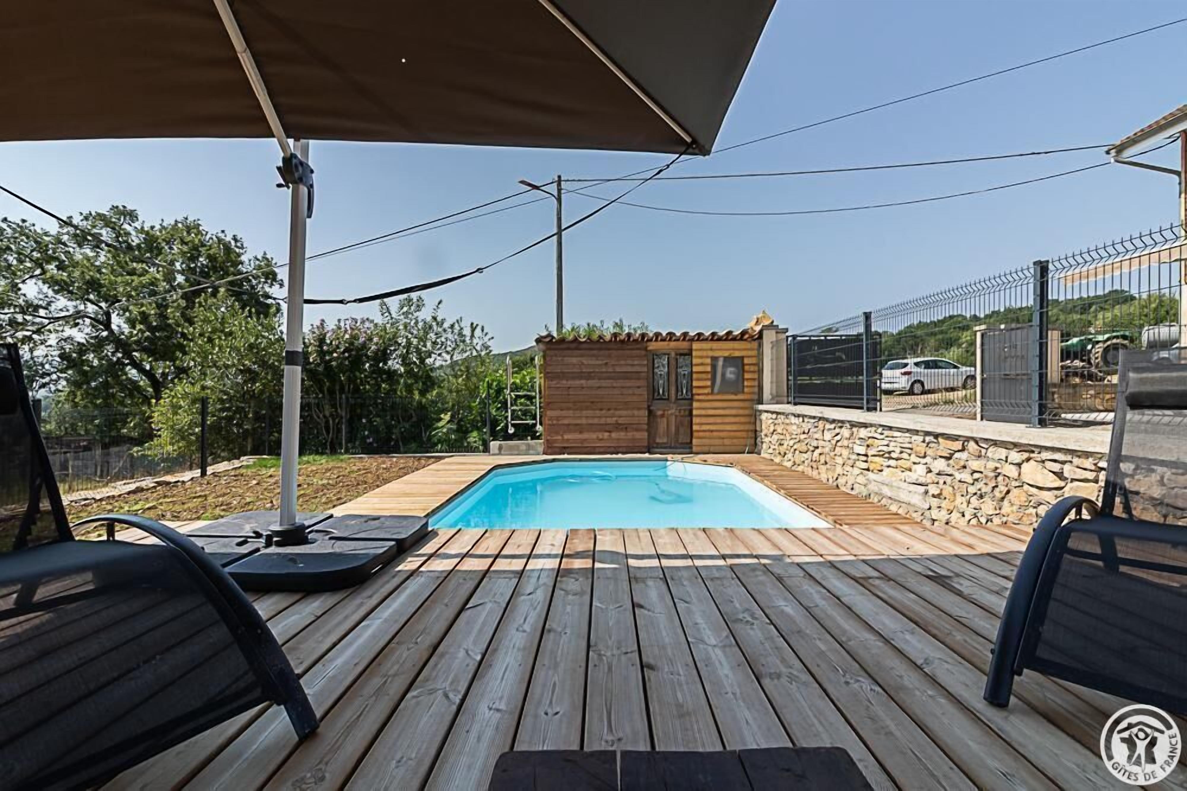 Een verwarmd zwembad