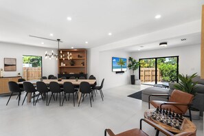 Interior - Villa Parque Pickleball/Volleyball/Bball/MiniGolf (Miami)